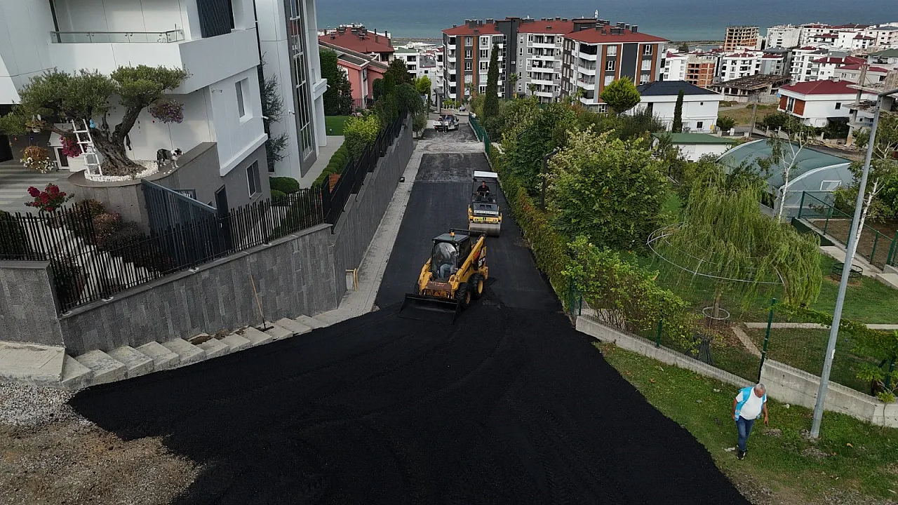 Atakum'da yol yenileme çalışmaları sürüyor