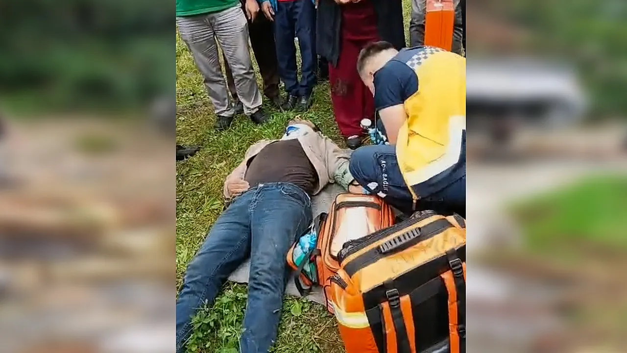 Şalpazarı'nda otomobil dereye uçtu: 3'ü ağır 5 yaralı