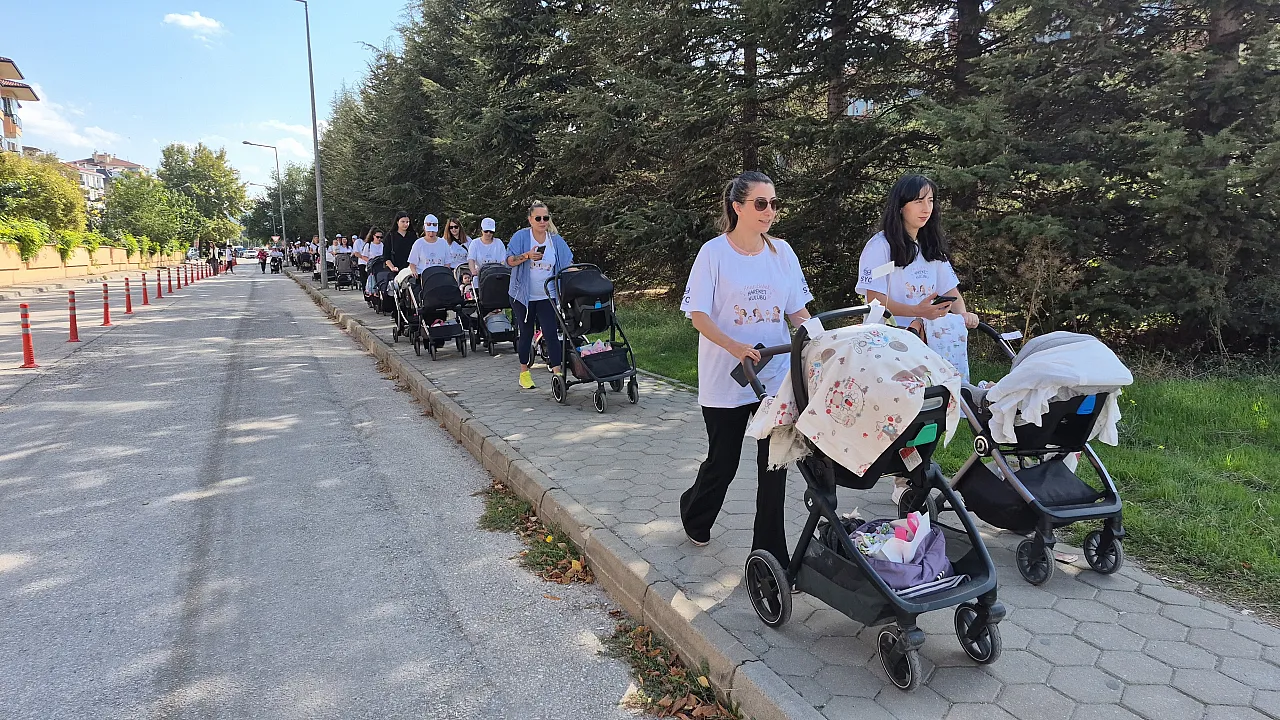 Bebekleriyle parka gelen 75 anne etkinlik yapamadan ayrıldı