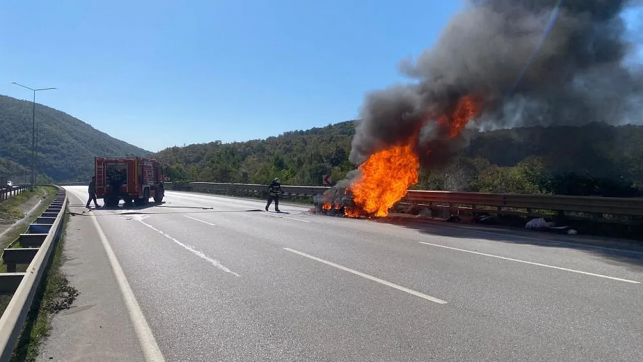 Samsun'da seyir halindeki otomobil küle döndü