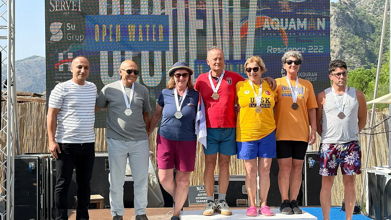 Fethiye'de bin 600 sporcu Ölüdeniz'e kulaç attı