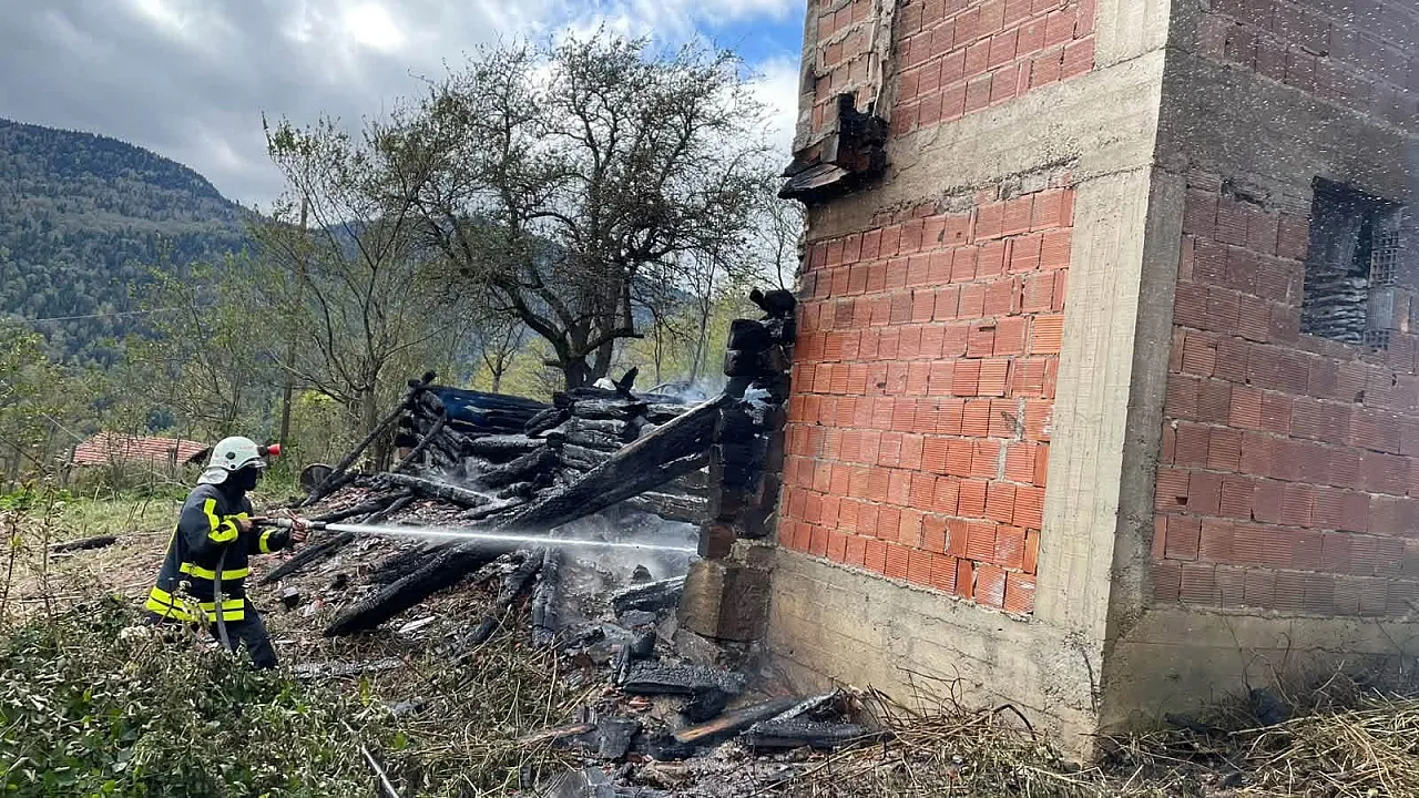 Sinop'ta ev yangını: Ev kullanılamaz hale geldi