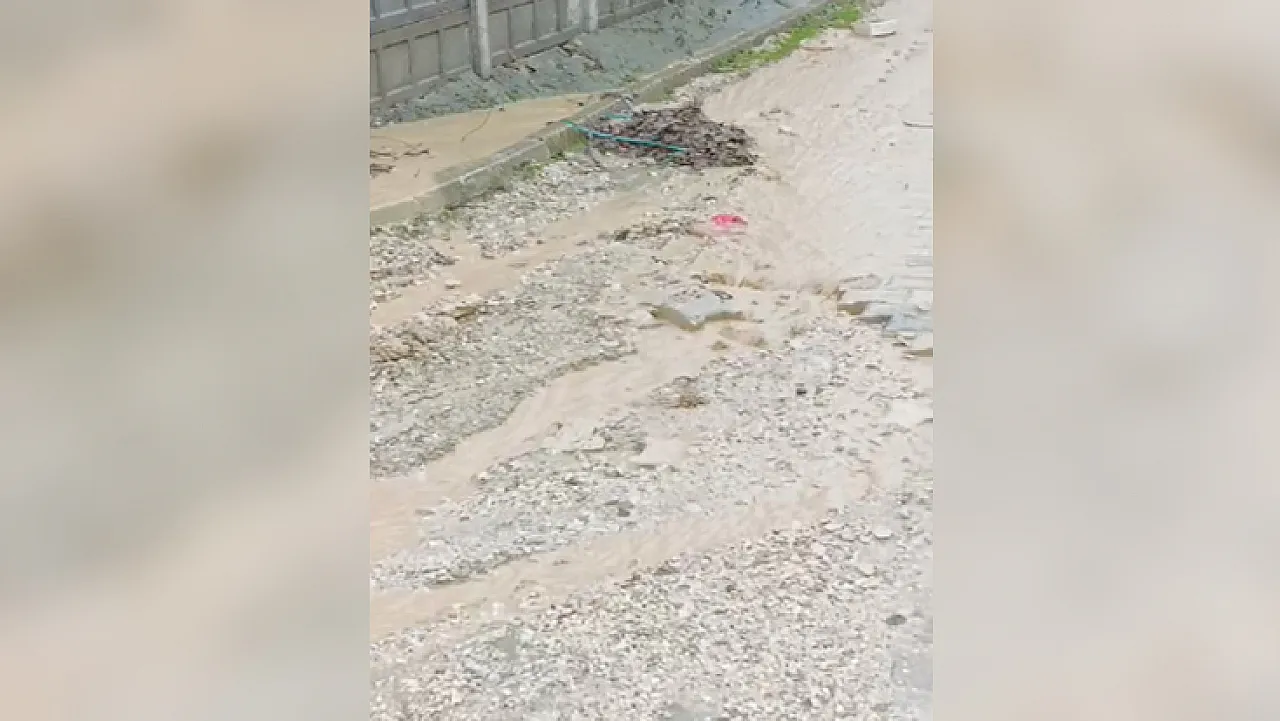 AK Partili Belediyede Yol Çilesi: 'Burası Köy Yolu Değil Ladik'in Göbeği!'