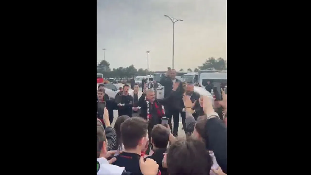 Çarşamba Havalimanı'nda tarihi anlar: taraftar Reis'i uçağına kadar bırakmadı