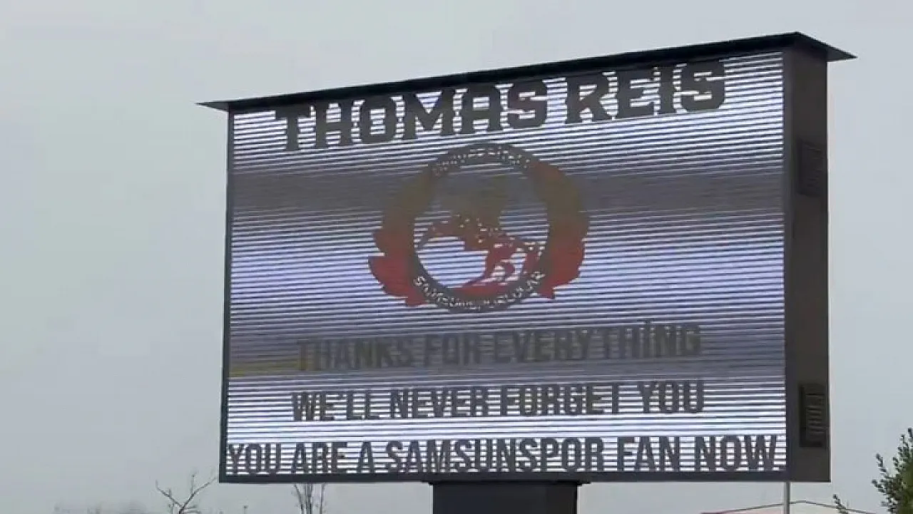 Çarşamba Havalimanı'nda tarihi anlar: taraftar Reis'i uçağına kadar bırakmadı