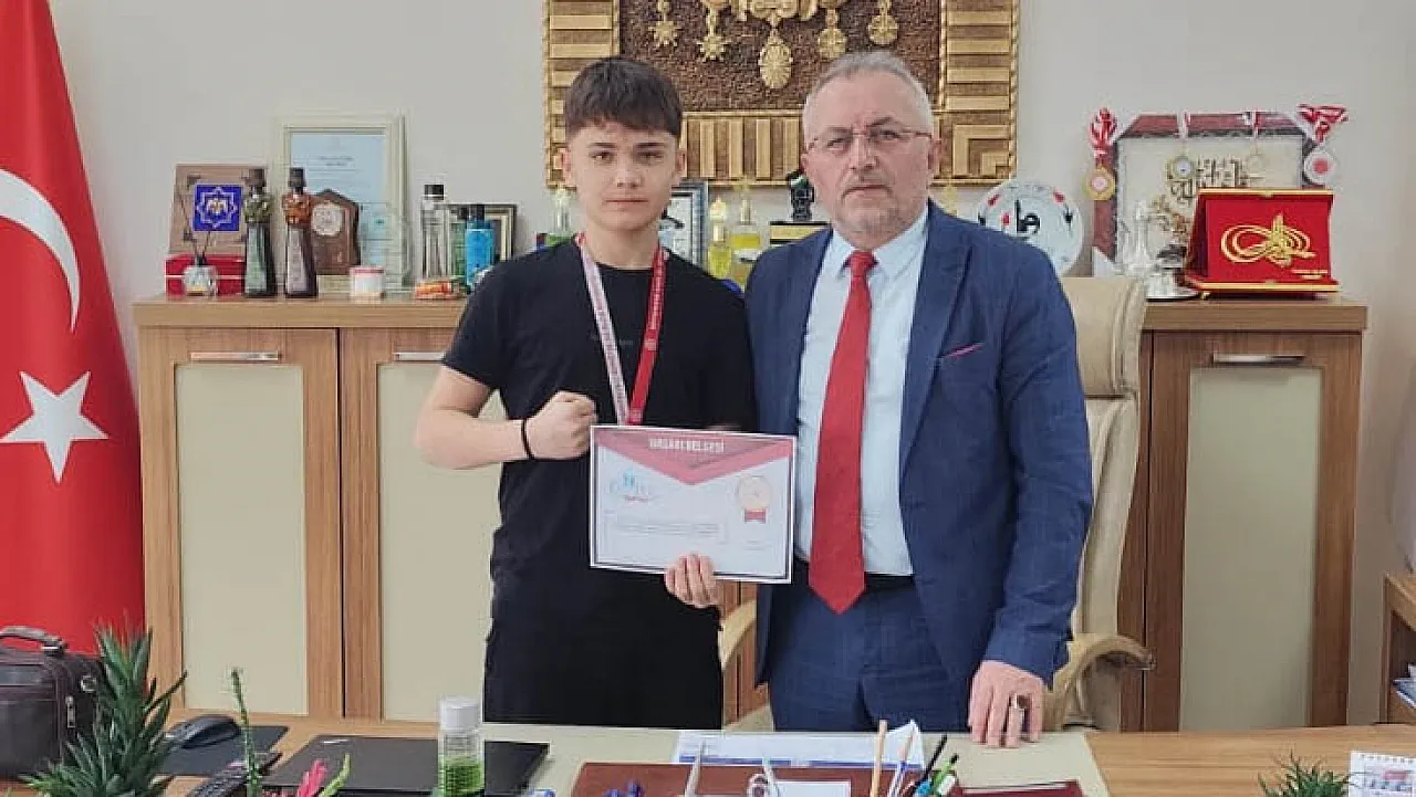 Tekkeköy'ün genç yeteneği Türkiye üçüncüsü oldu