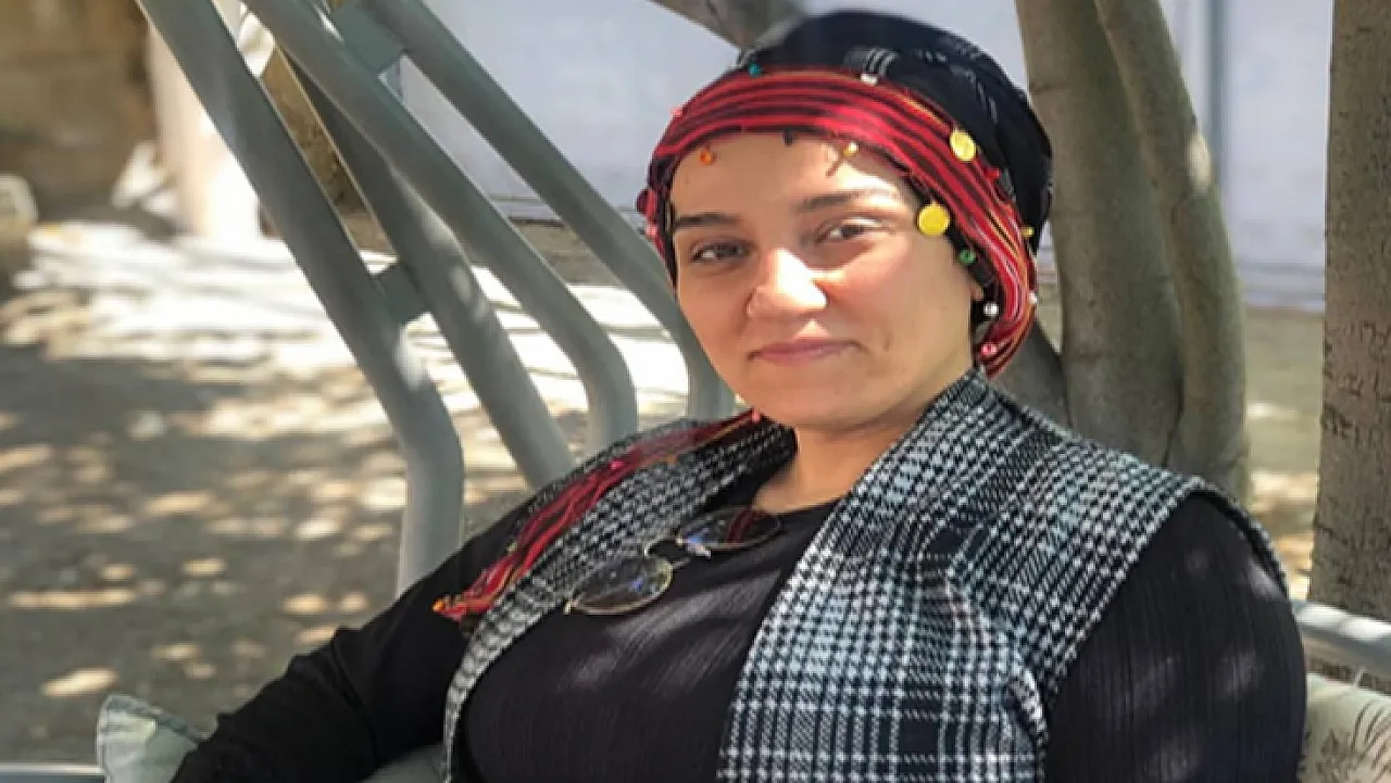 Türk Halk Müziği'nin Yükselen Sesi Esra BAKAN ile Keyifli Bir Söyleşi