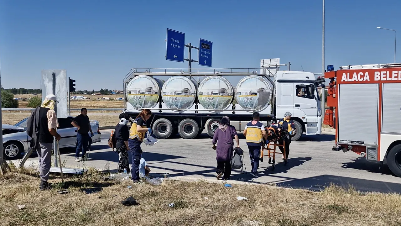 İki otomobil kavşakta çarpıştı: 5 yaralı