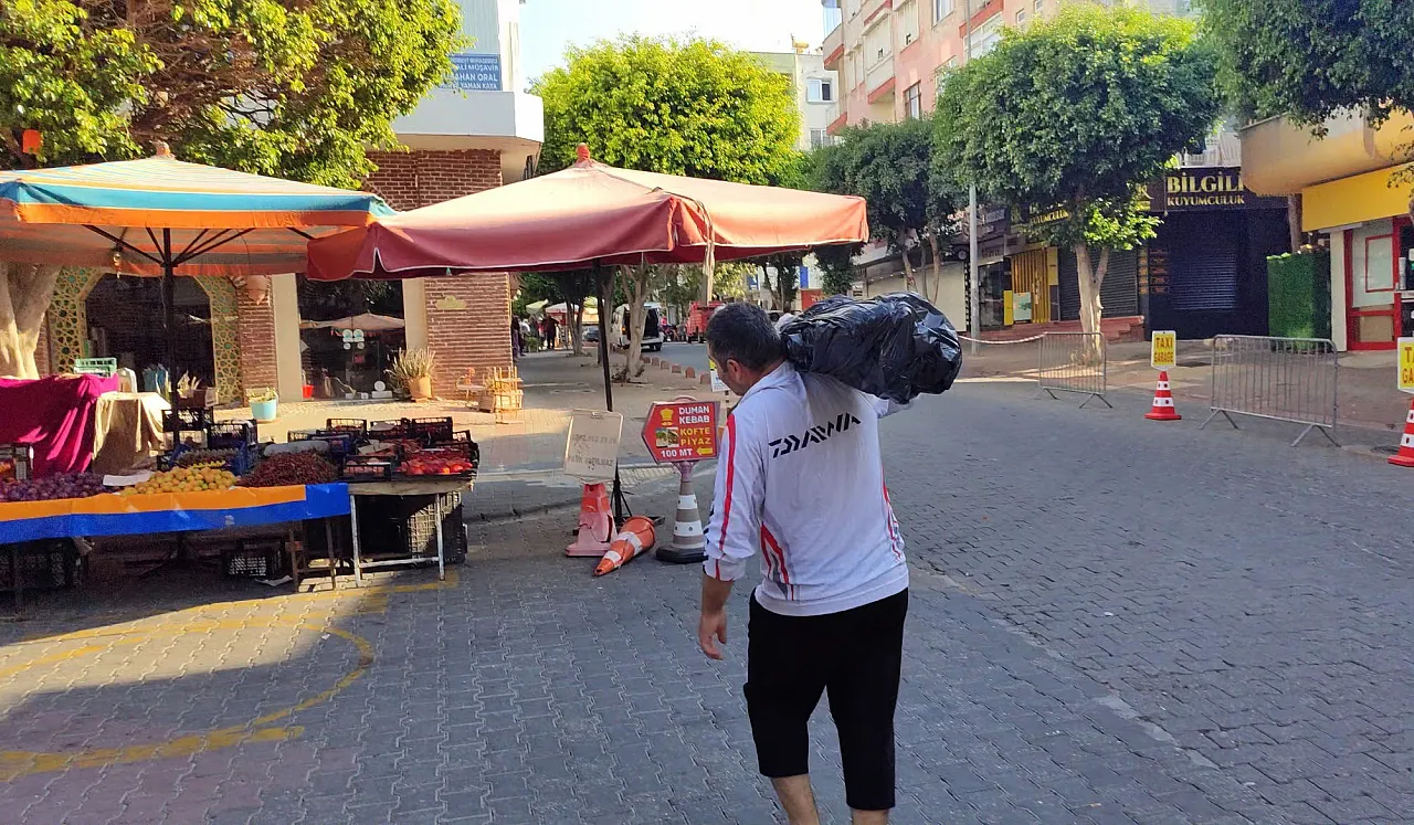 Alanya'da oltayla 20 kiloluk kuzu balığı yakaladı