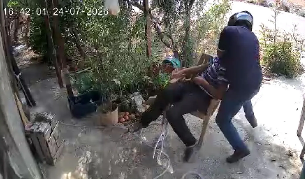 Mersin'de dehşet: Bahçede oturan 80 yaşındaki adamın boynunu kırmaya çalıştı, tekmelerle ölümüne dövdü