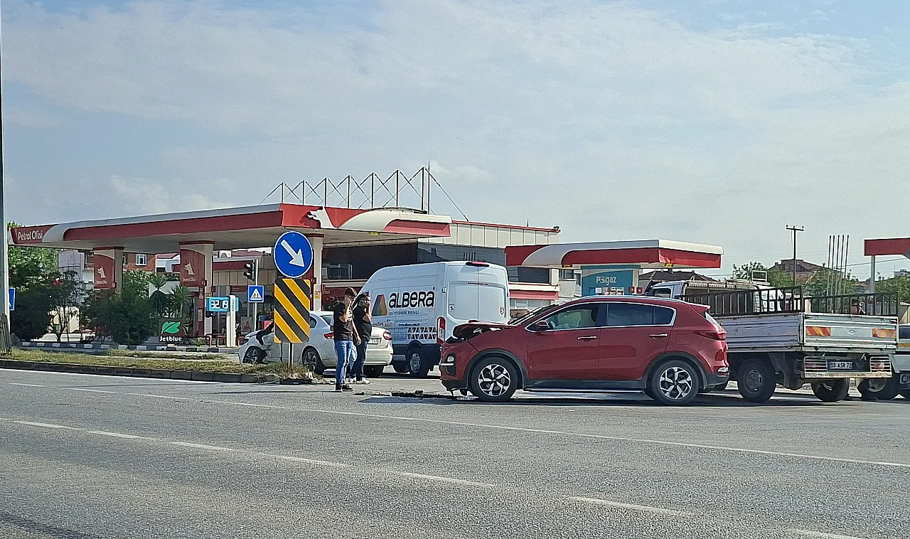 Bafra'da iki araç çarpıştı: 3 yaralı