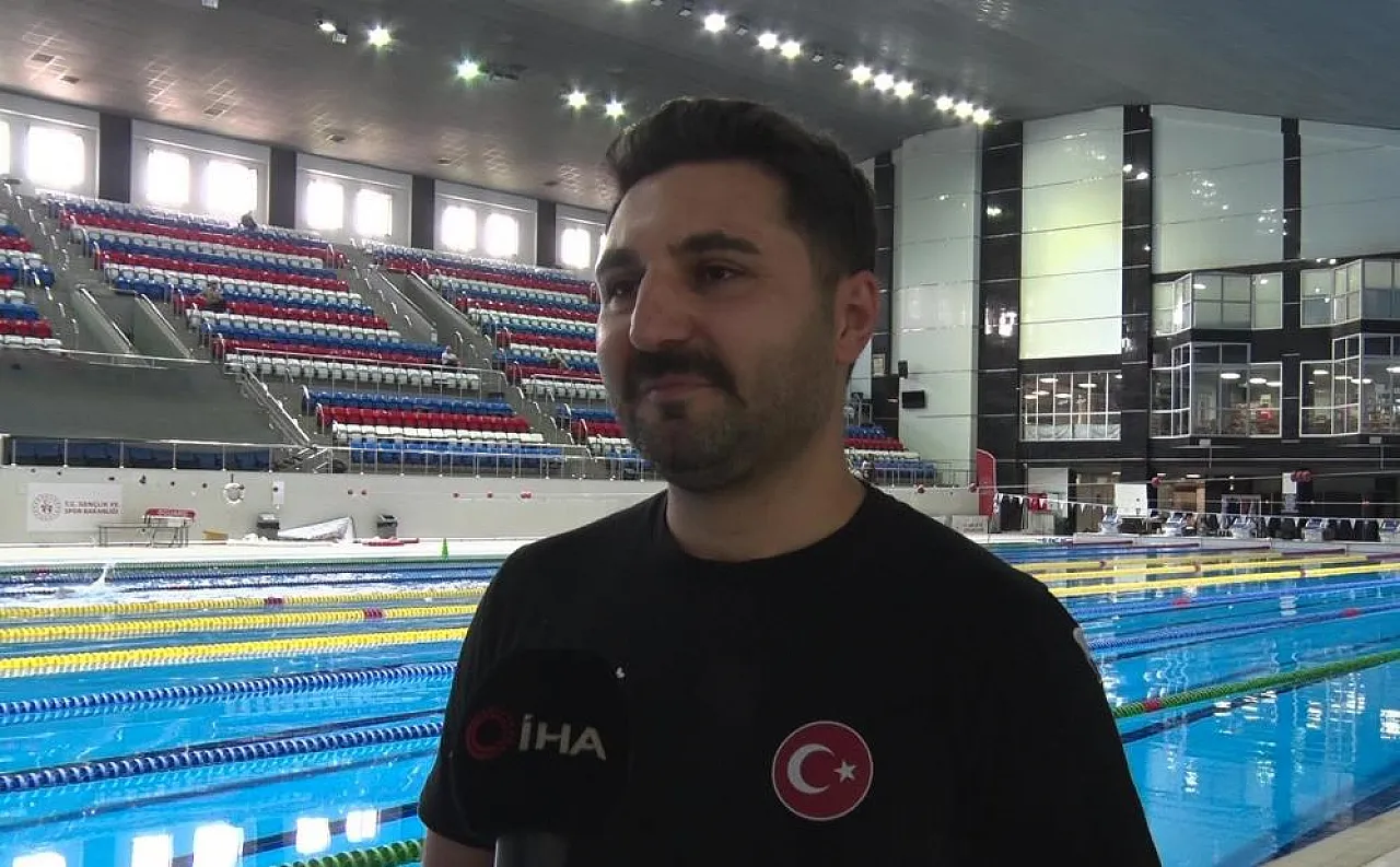 Dişleriyle tuttuğu kemerle şampiyon oldu