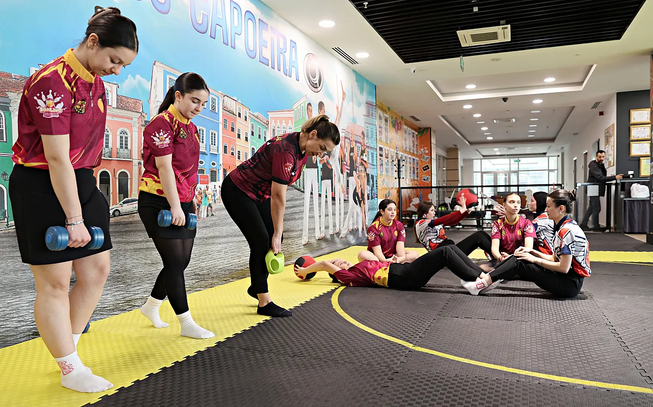Avrupa'nın üçüncü büyük salonunda gençler şampiyonluğa koşuyor