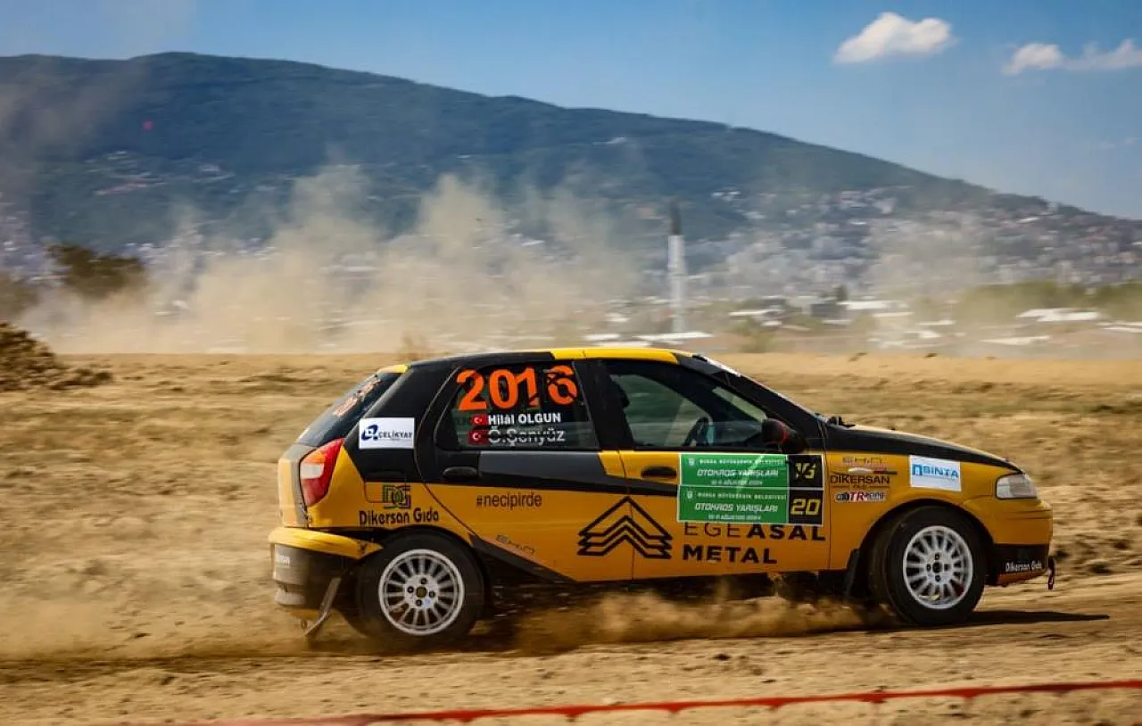 Hem Hayat Kurtarıyor, Hem Pistte Yarışıyor