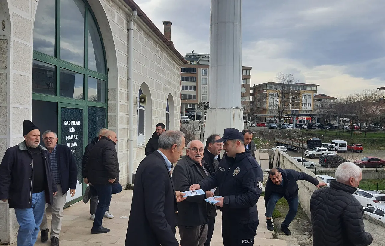 Salıpazarı'nda vatandaşlara dolandırıcılık uyarısı