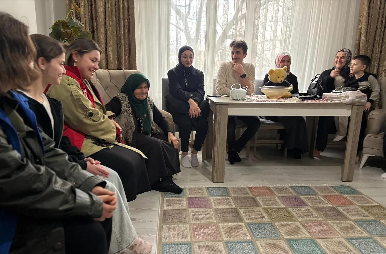 Salıpazarı'nda Anlamlı Proje: Gençler Çınarların Gölgesinde