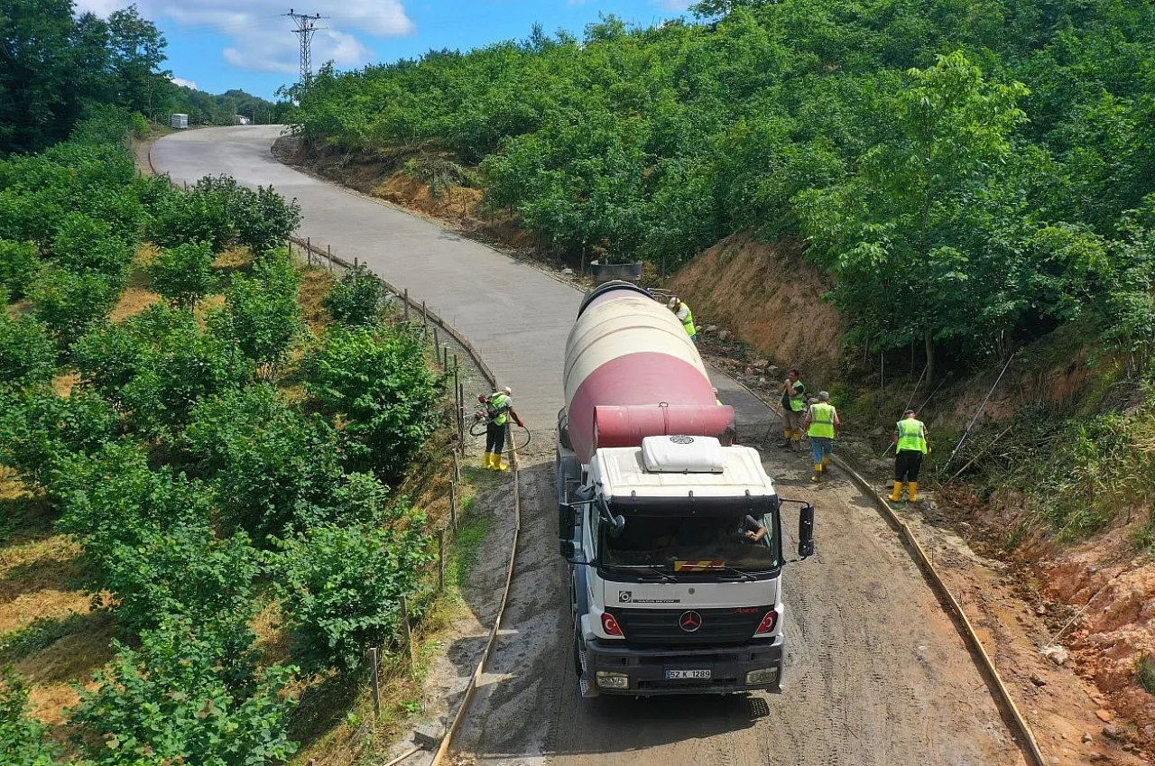 Ordu'da beton yol çalışmaları sürüyor