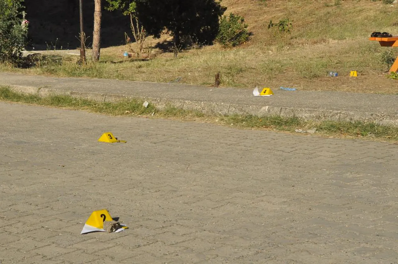 Emekli Polis Komşularına Kurşun Yağdırdı: 3 Yaralı
