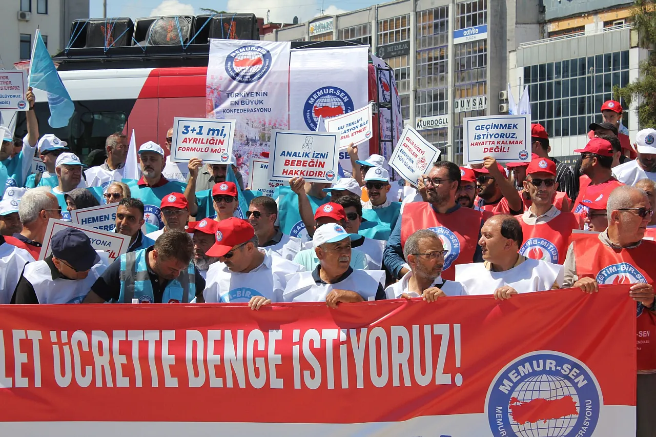 Samsun'da Memurlar Zam Teklifine Karşı Meydanda