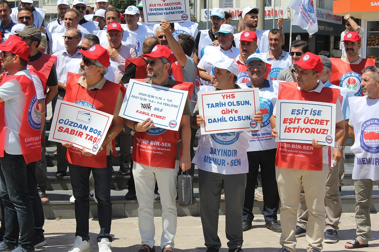 Samsun'da Memurlar Zam Teklifine Karşı Meydanda