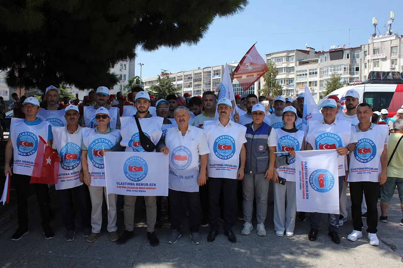 Samsun'da Memurlar Zam Teklifine Karşı Meydanda