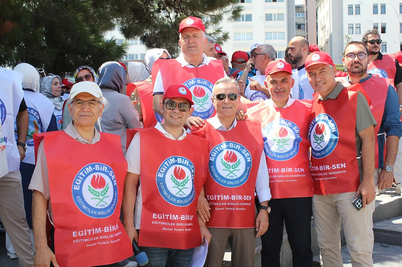 Samsun'da Memurlar Zam Teklifine Karşı Meydanda