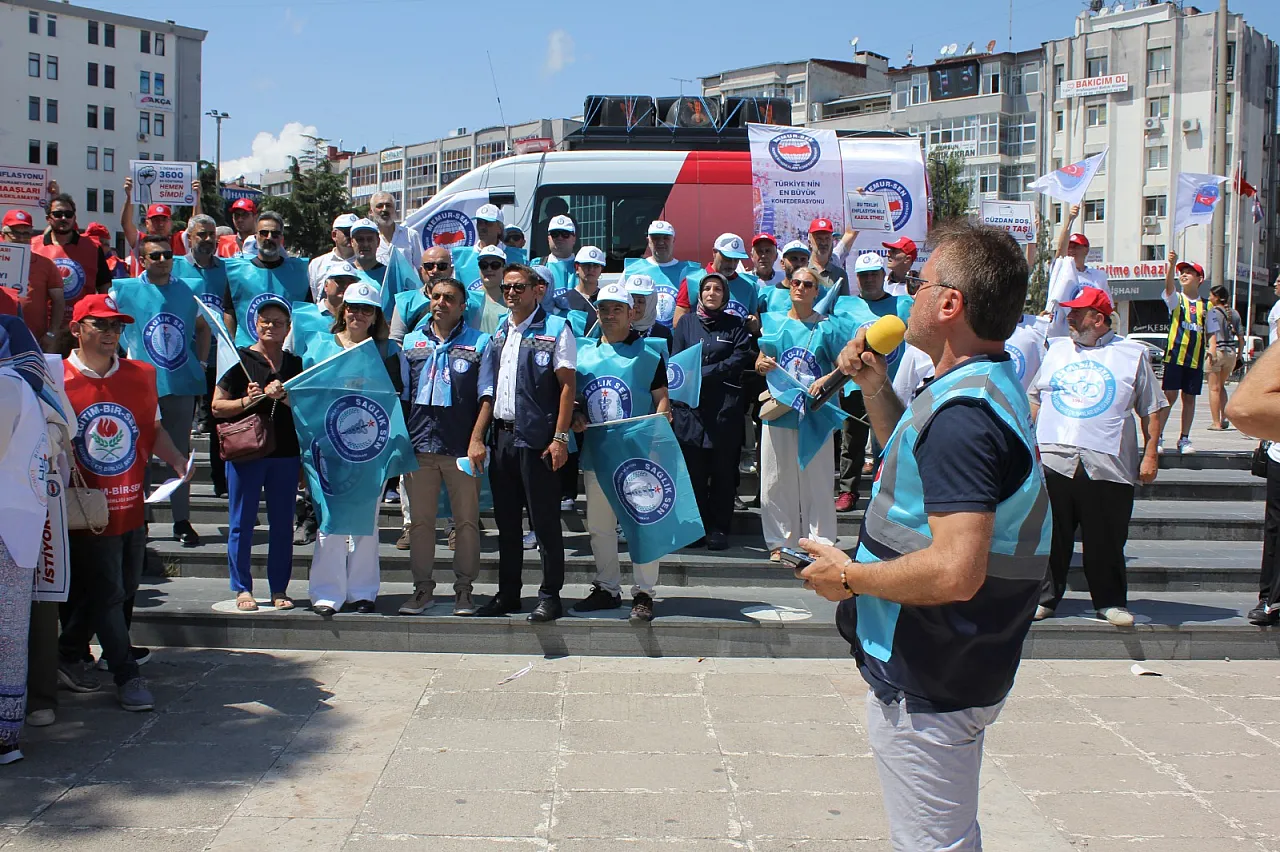 Samsun'da Memurlar Zam Teklifine Karşı Meydanda