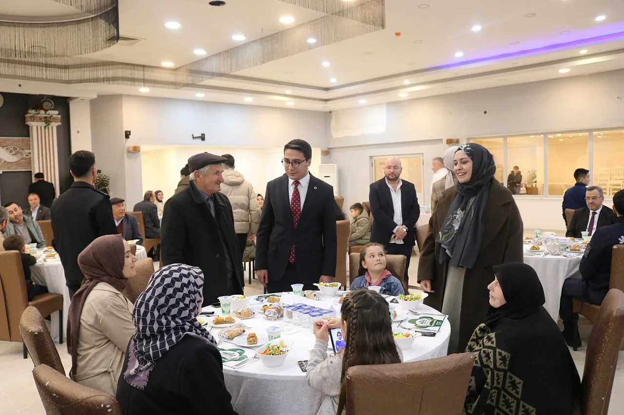 Asarcık'ta gönül sofraları kuruldu: Vatandaşlar iftarda buluştu