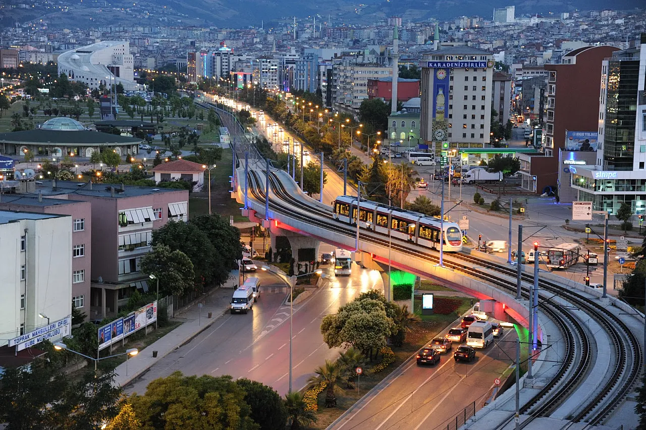 Samsun'da Nüfus Alarmı! 1,5 Milyona Merdiven Dayadı Ama Gençlik Elden Gidiyor: İşte Bölgenin Yaş Haritası