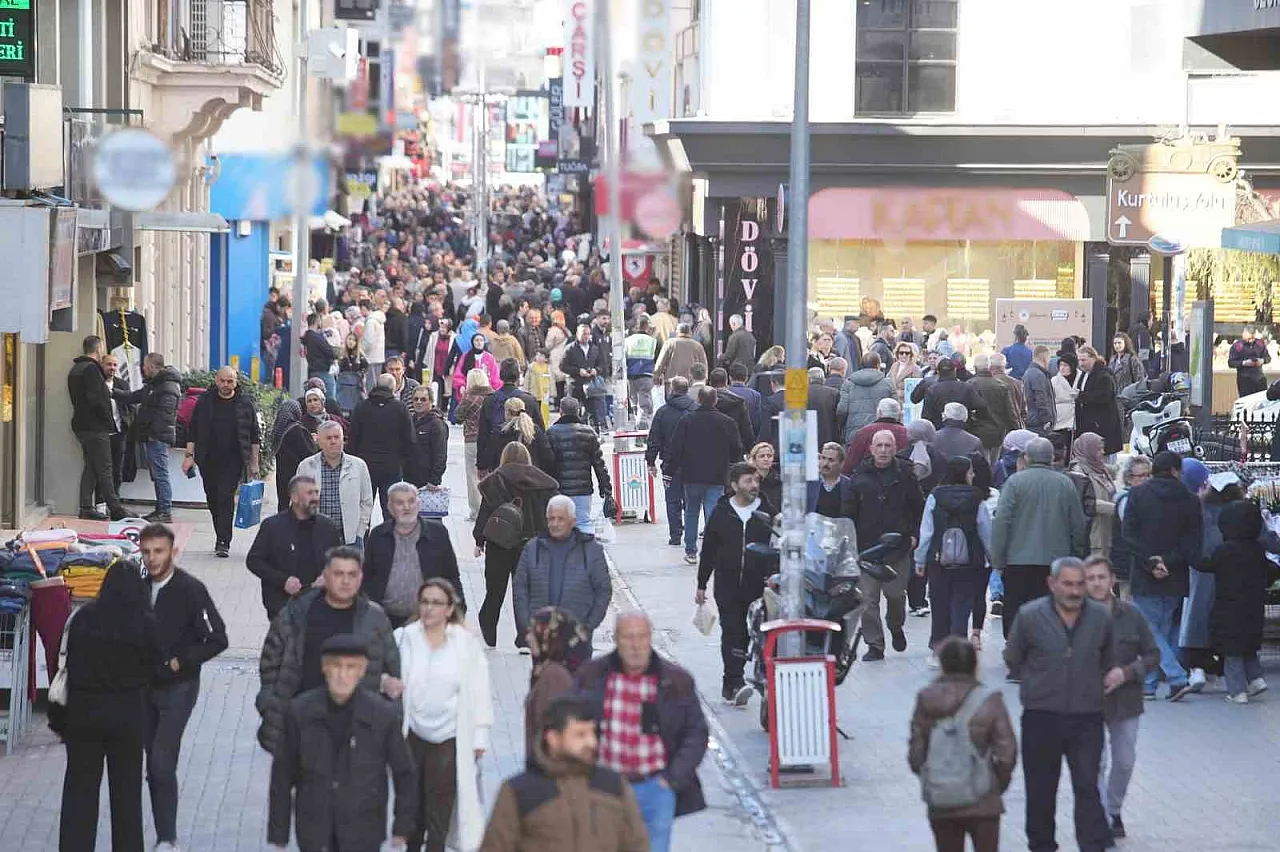 Samsun'da Nüfus Alarmı! 1,5 Milyona Merdiven Dayadı Ama Gençlik Elden Gidiyor: İşte Bölgenin Yaş Haritası