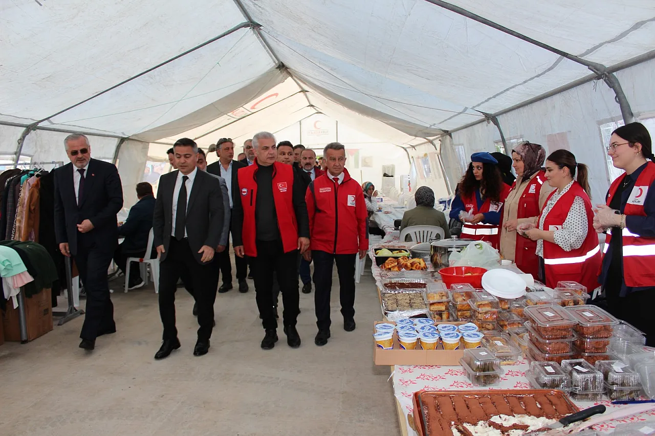 Bafra'da Gazze için vicdan nöbeti: Hayır çarşısı kapılarını açtı
