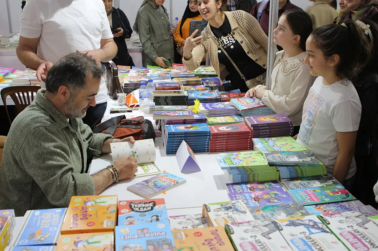 Çarşamba kitap fuarı 75 bin kitapseveri ağırladı