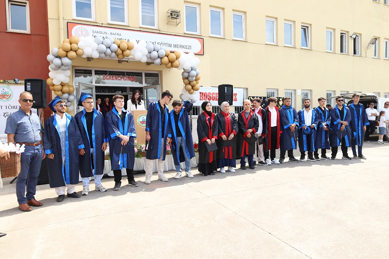 Bafra İsmail Ahıskalı Mesleki Eğitim Merkezi'nde mezuniyet coşkusu