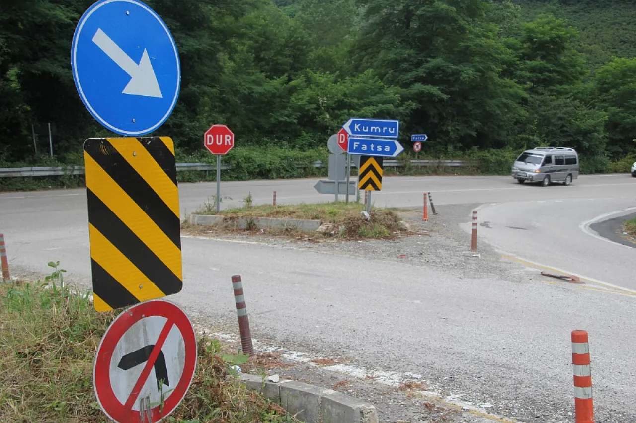 Fatsa'daki 29 tabelalı kavşak sürücüleri zorluyors