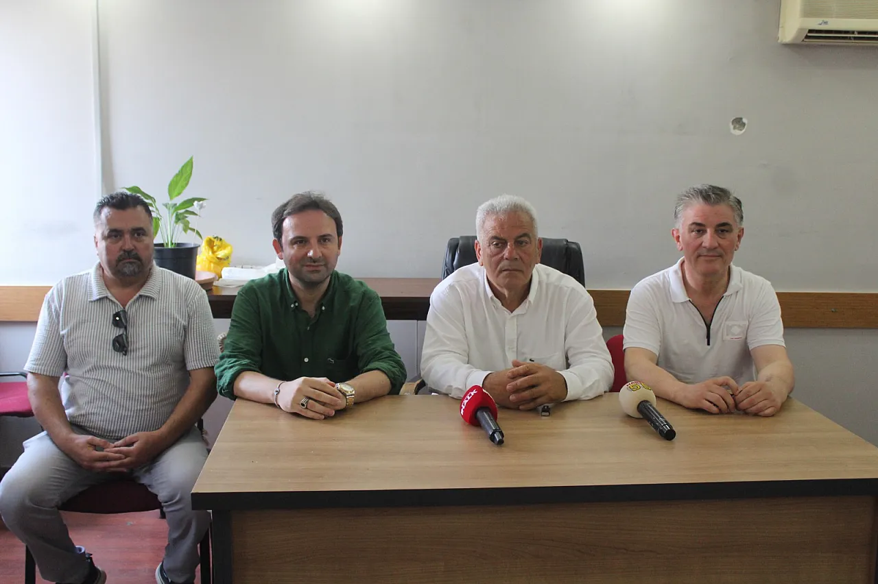 Özgür Önder partili arkadaşlarını mı küfür etti?