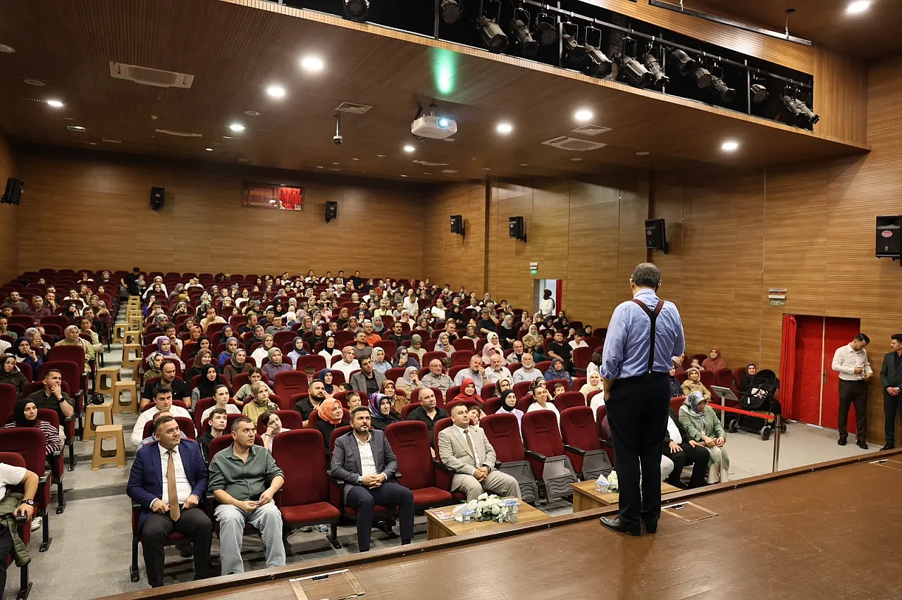 Hayati İnanç, Vezirköprü Kitap Günleri'nde okurlarıyla buluştu