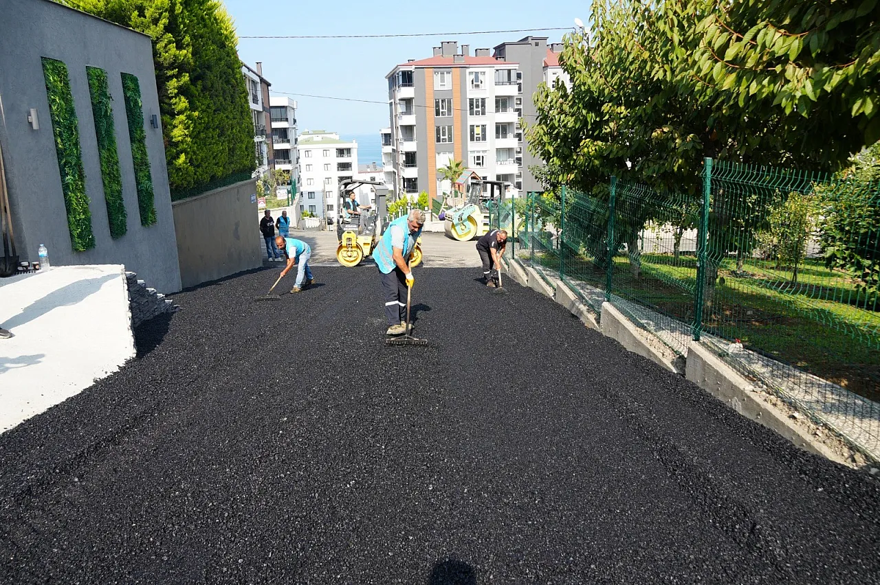 Atakum'da yol yenileme çalışmaları sürüyor