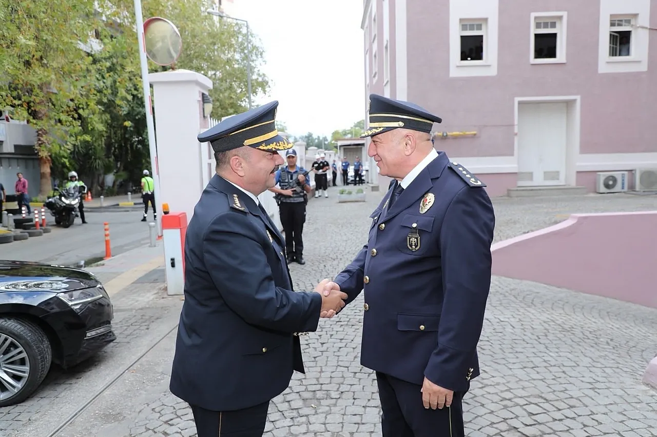 İzmir Emniyetinde Arıbaş göreve başladı