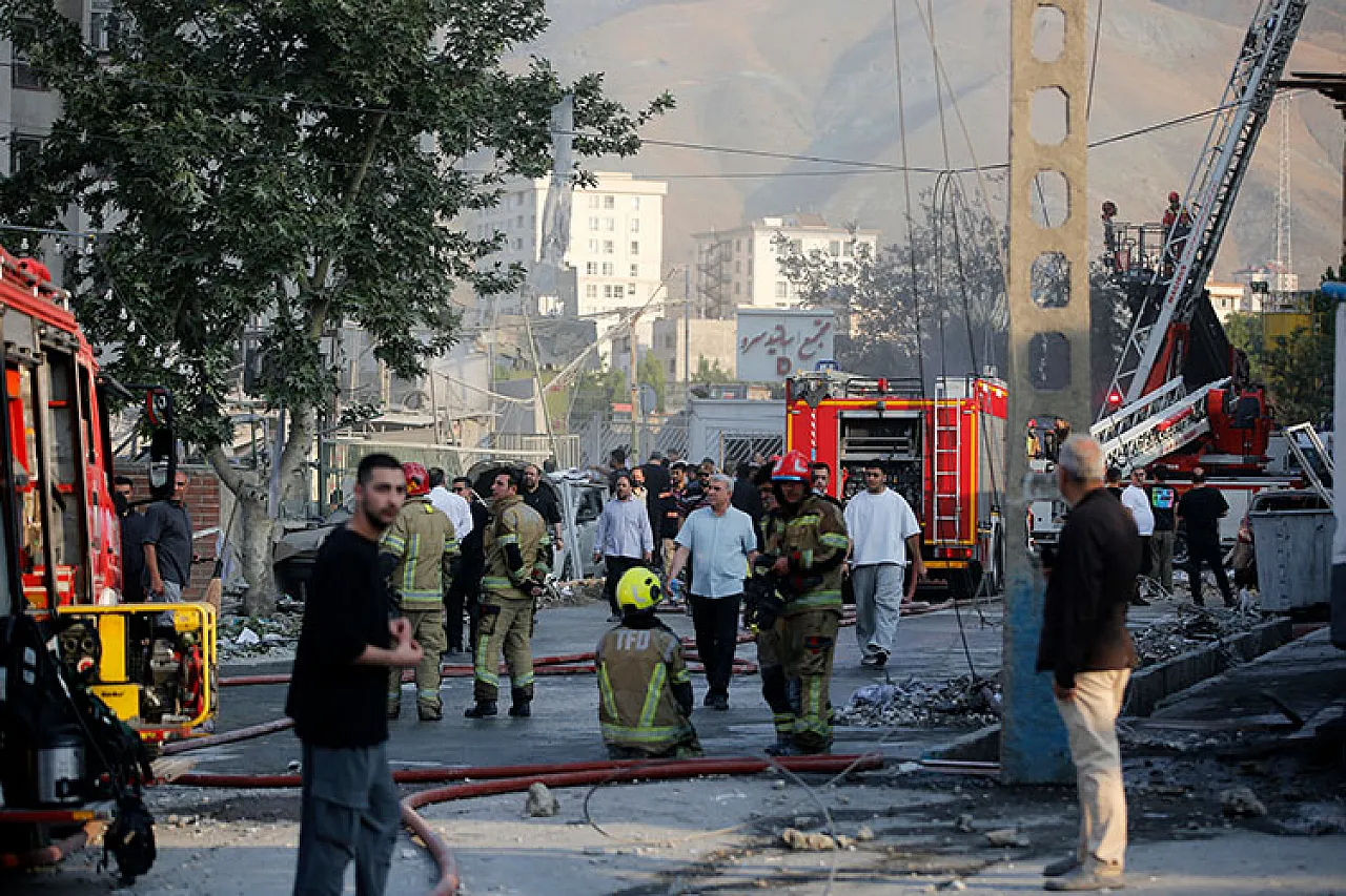 Ortadoğu Alarmda: İran'dan İsrail'e Balistik Füze Yağmuru!