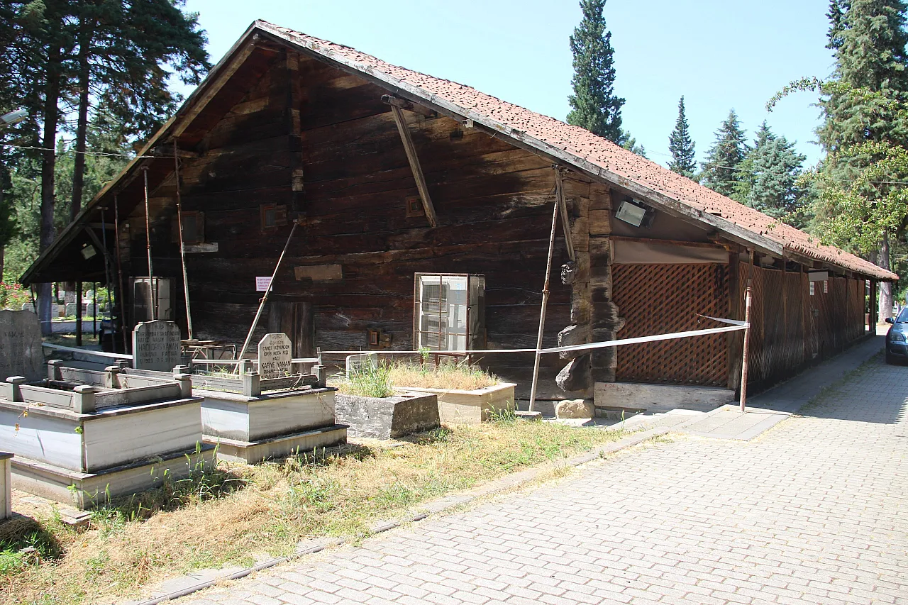 800 Yıllık Tarih Çöküyor ! Göğceli Camii kaderine terk edildi !