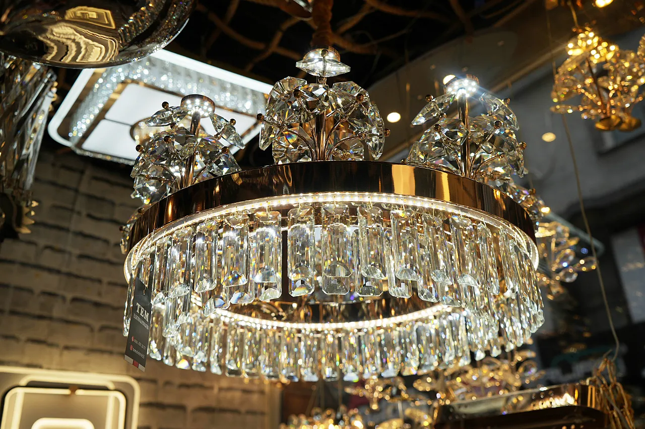 Eski avizeler teknolojiye yenildi