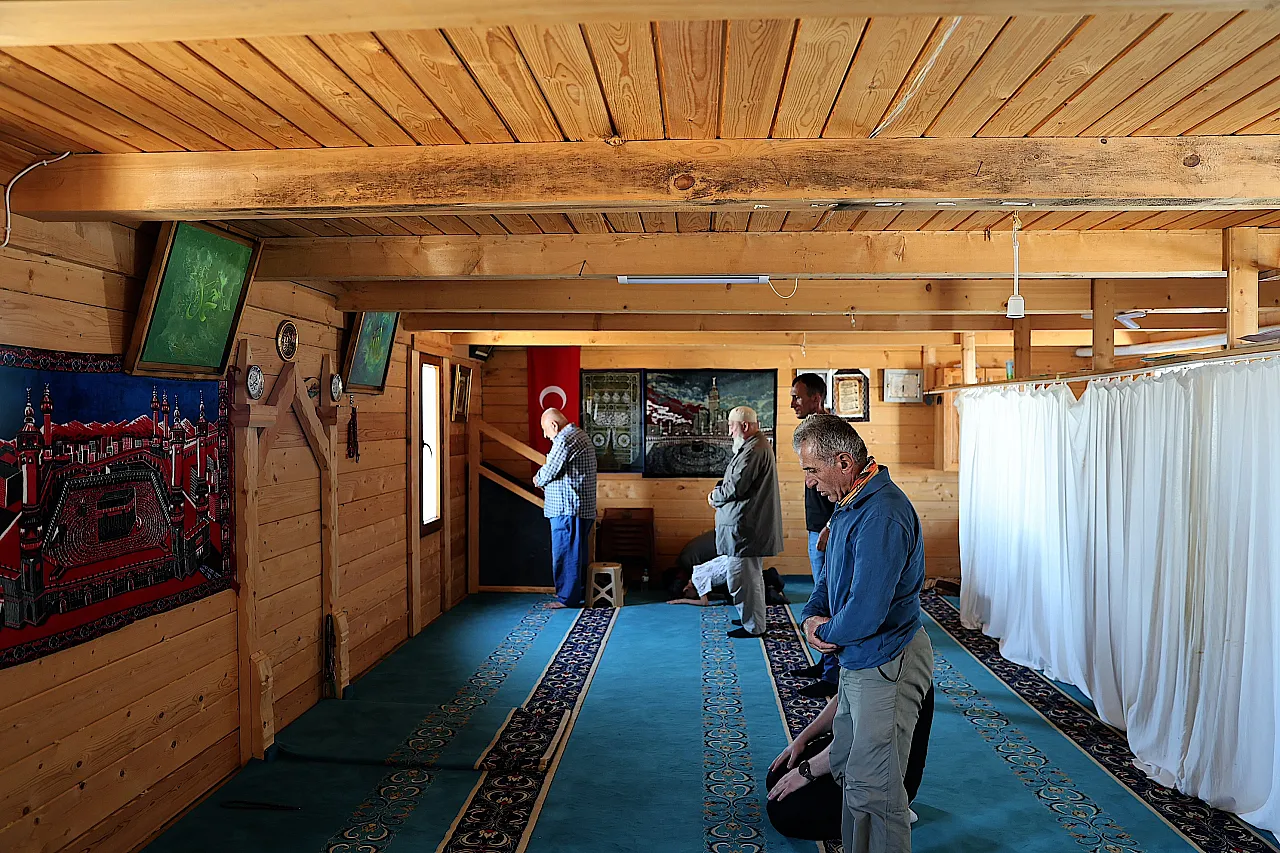 Bulutların Üzerinde Bir Mescit