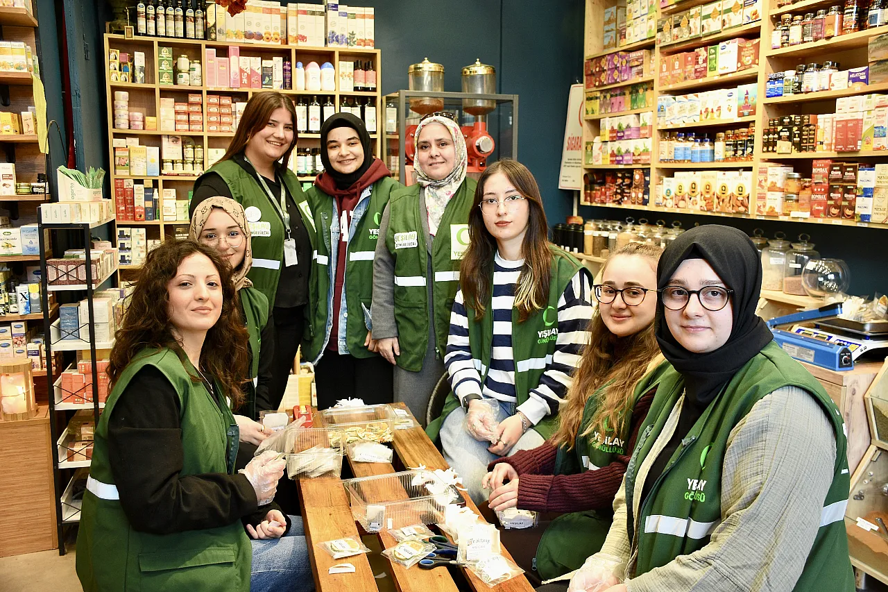 Hem içleri ısıttılar hem bilgilendirdiler: Yeşilay kadınları sahada