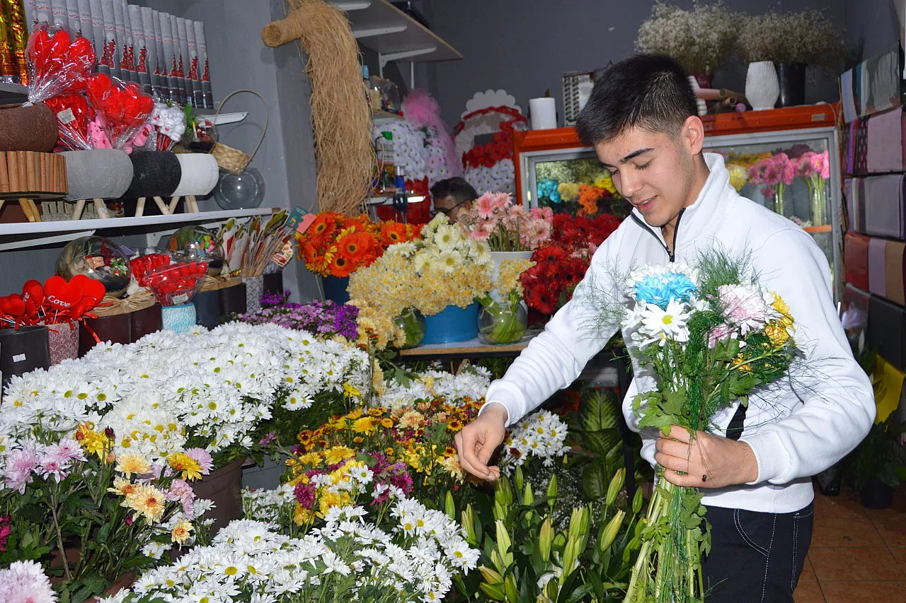 Samsun'da çiçekçiler talebe yetişemiyor