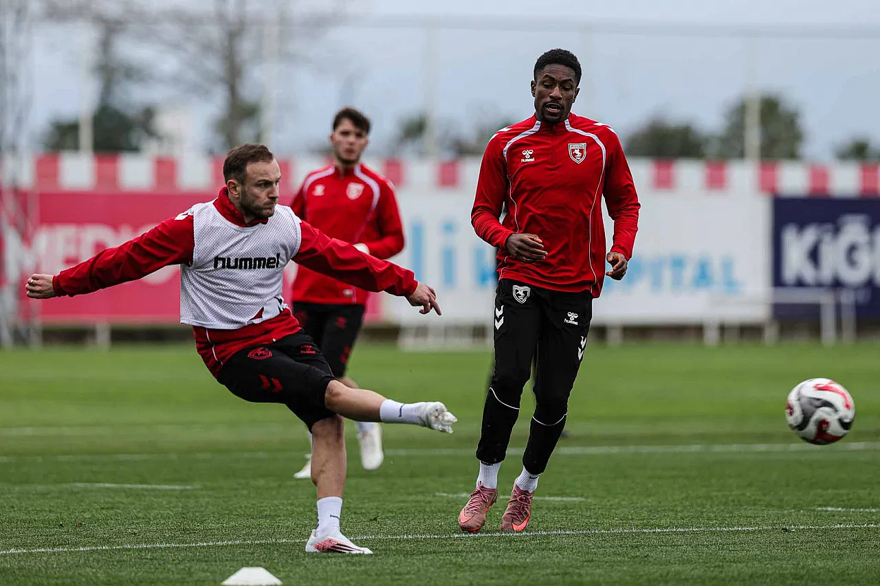 Samsunspor Konyaspor mesaisinde