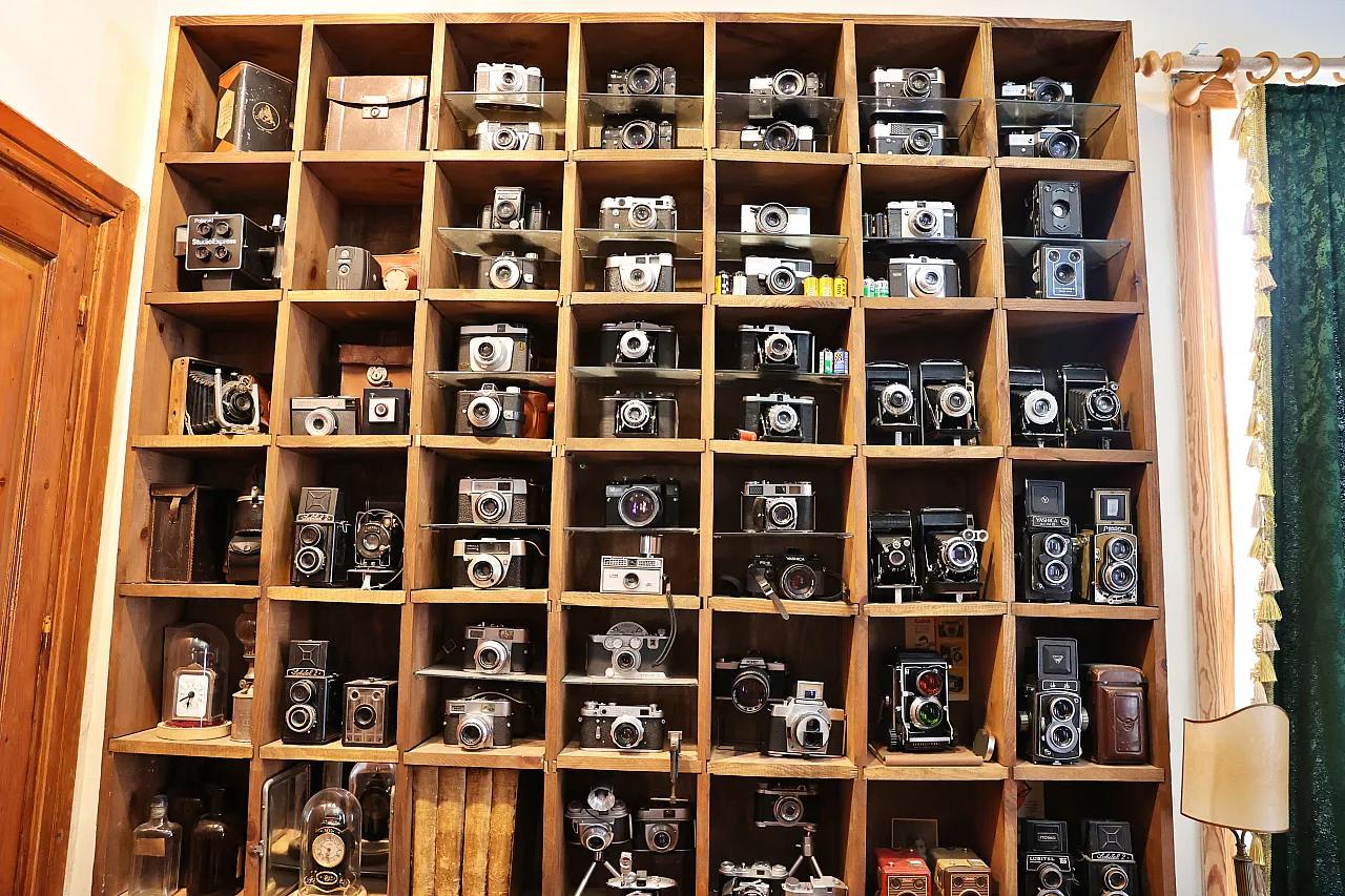 Samsun'da 6 yılda 150'ye yakın fotoğraf makinesi biriktirdi