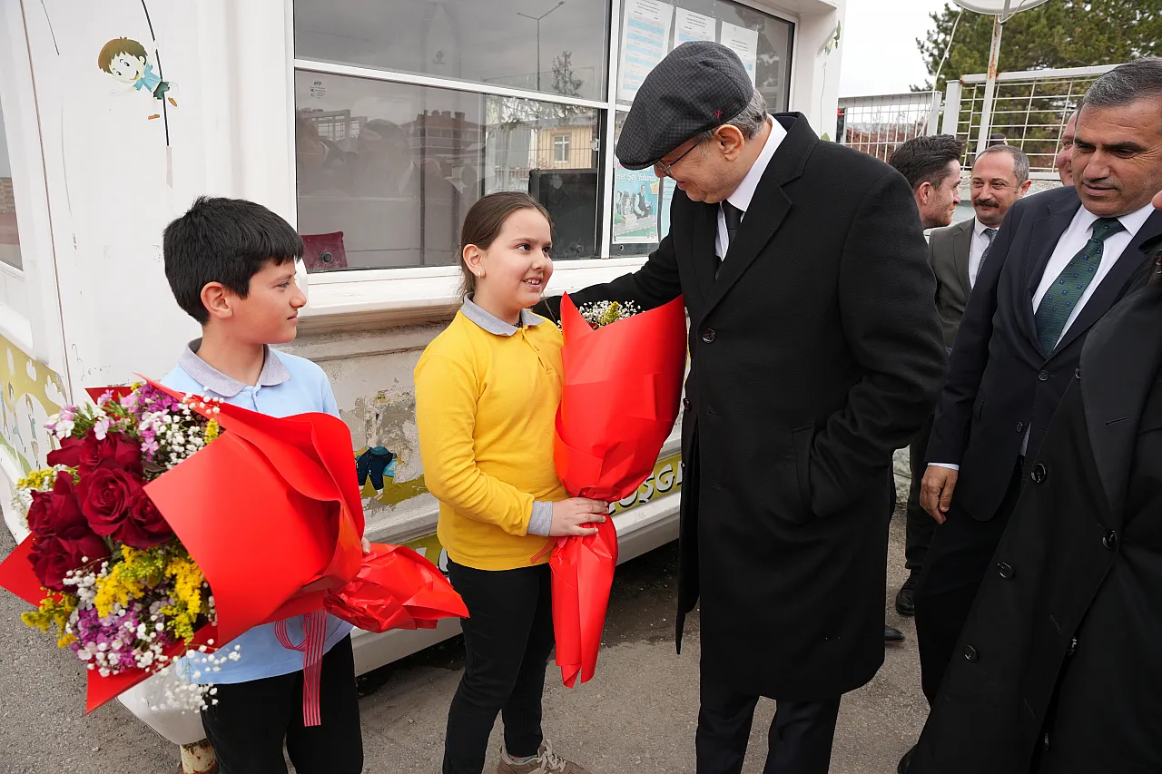 MHP Genel Başkan Yardımcısı Topsakal, Samsun'da öğrencilerle buluştu