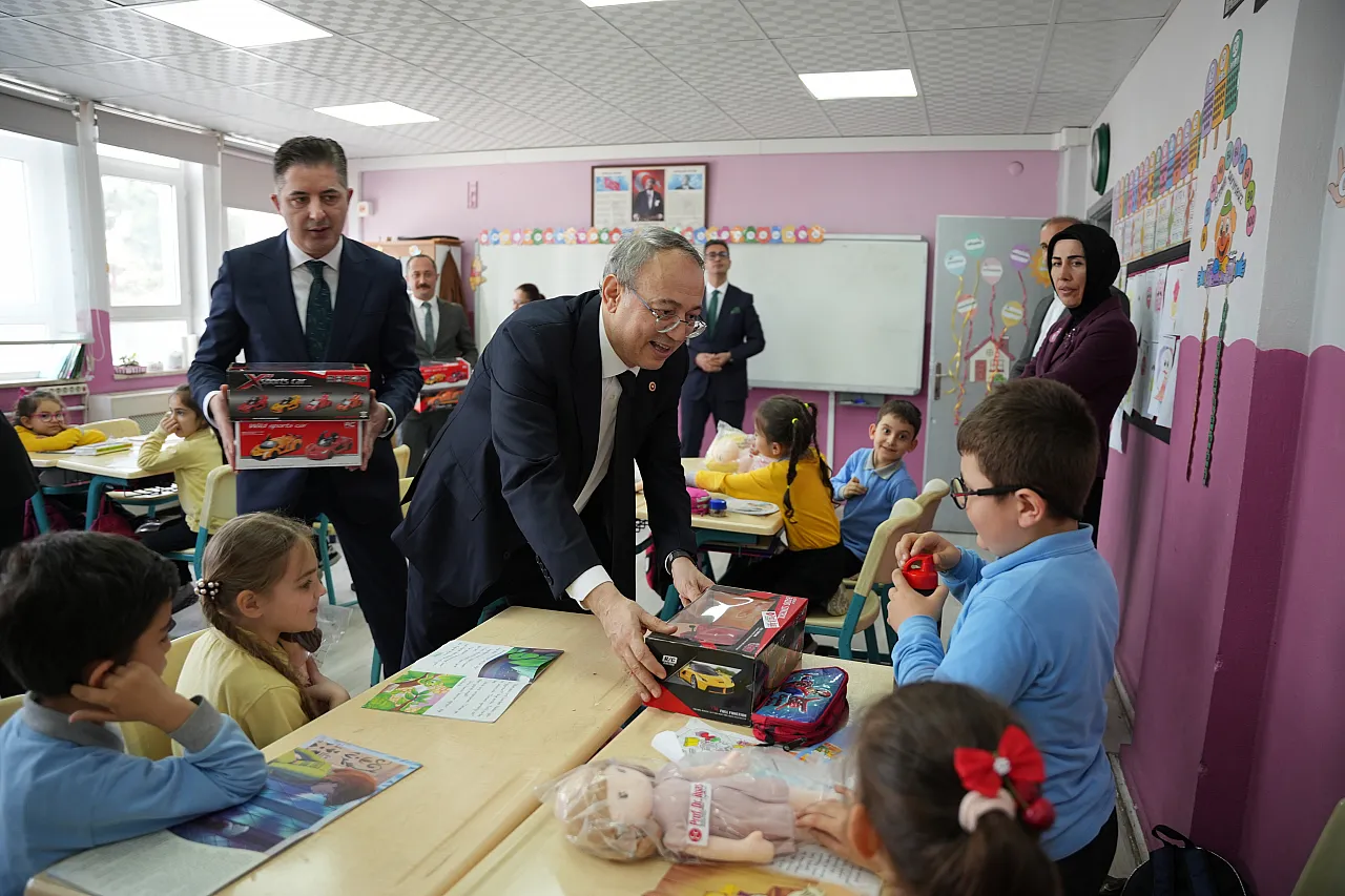 MHP Genel Başkan Yardımcısı Topsakal, Samsun'da öğrencilerle buluştu