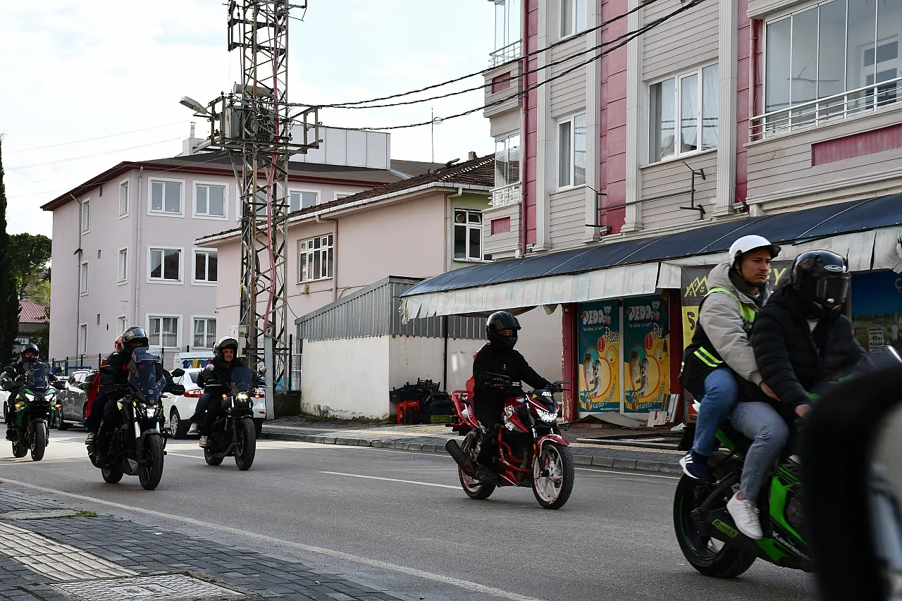 Vezirköprü'de 23 Nisan motosiklet korteji