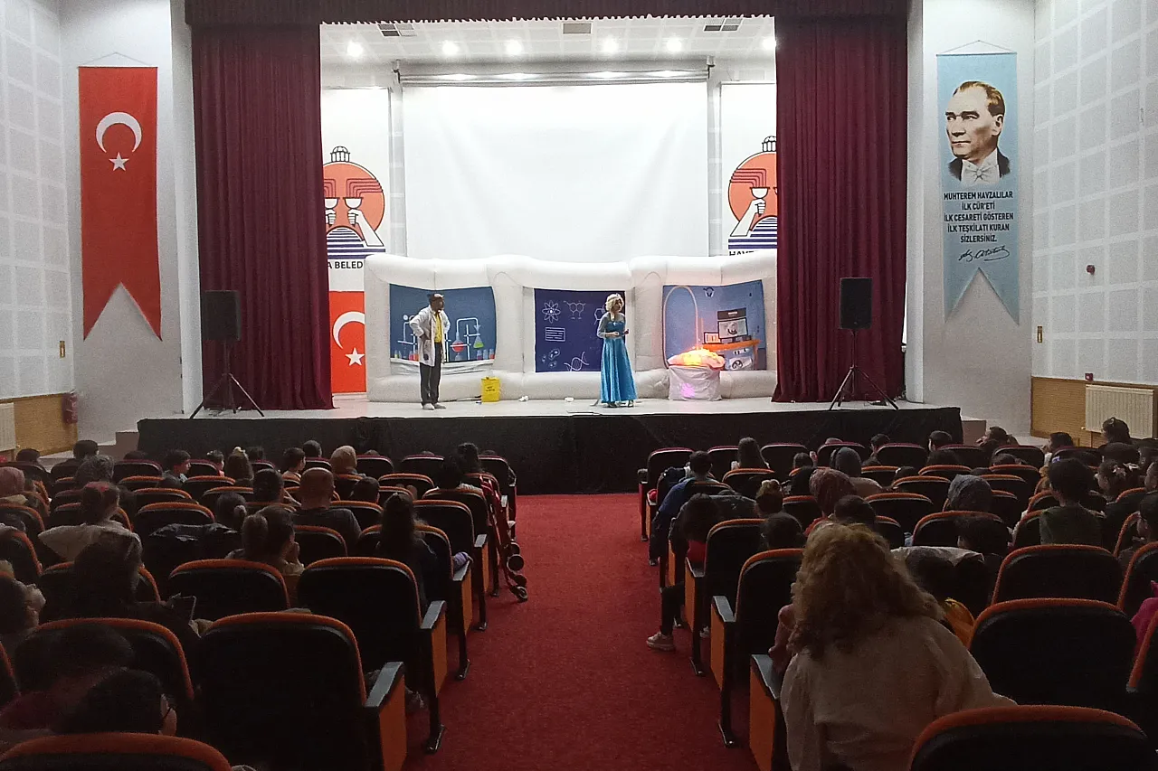 Çocuklardan yoğun ilgi: Havza'da eğitici ve eğlenceli tiyatro oyunu
